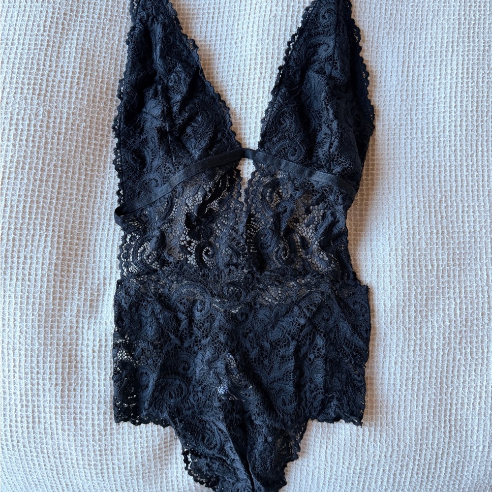 Tea n Cup Black Lace Detail